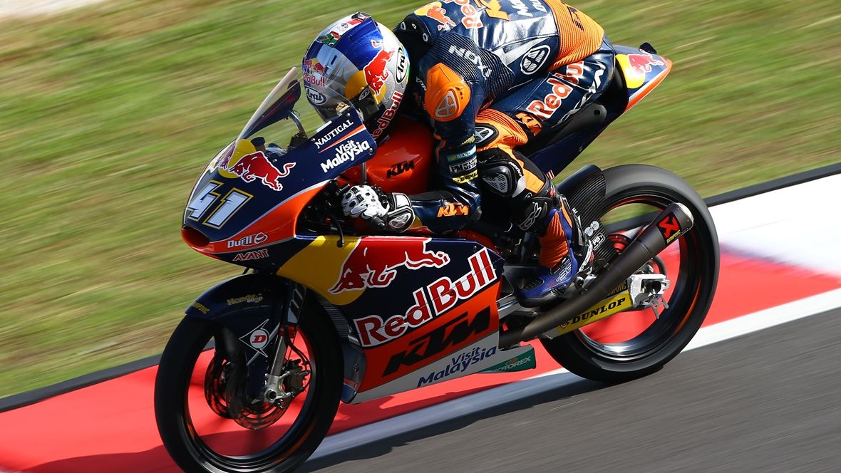 Brad Binder manda en seco y Pecco Bagnaia replica bajo la lluvia de Sepang