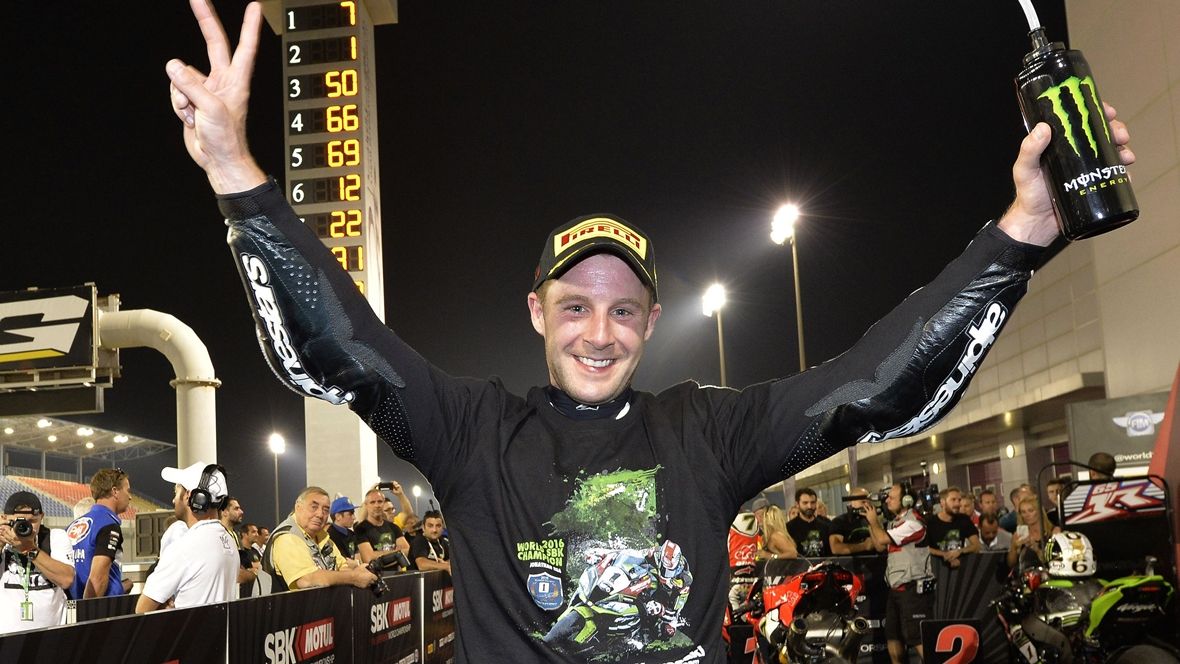 Jonathan Rea, a por Carl Fogarty y Troy Bayliss