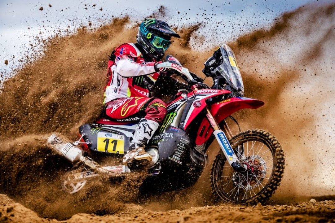 HRC muestra su moto para el Dakar 2017