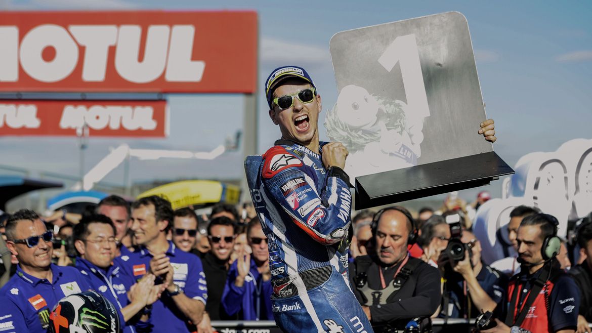 MotoGP Valencia 2016: Lorenzo le brinda una última victoria a Yamaha