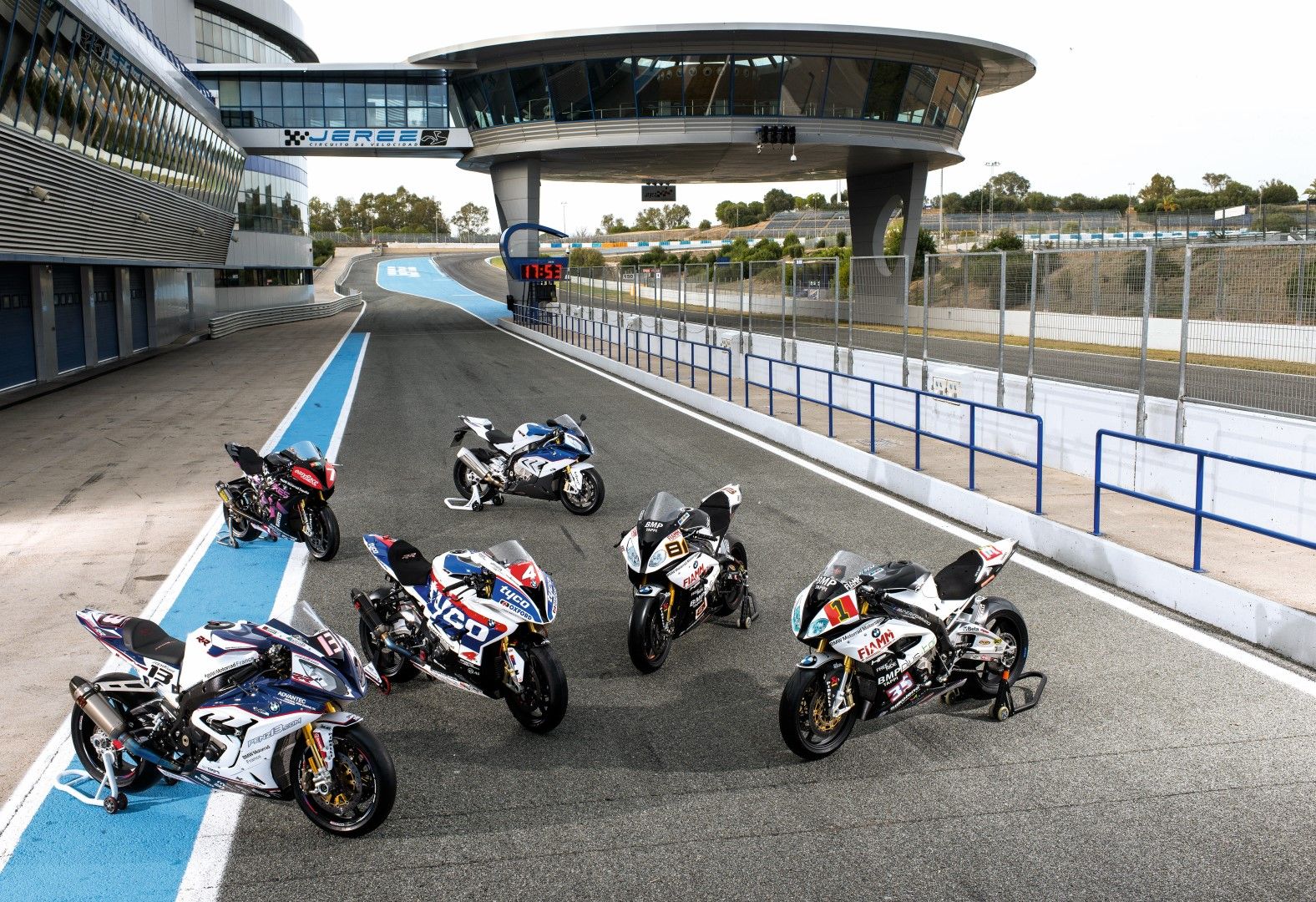 Probamos las BMW S 1000 RR de competición