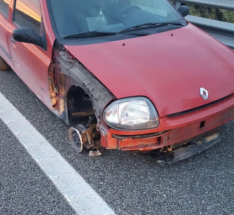 28 km en dirección contraria y sin una rueda, así conducía una mujer por la AP-7