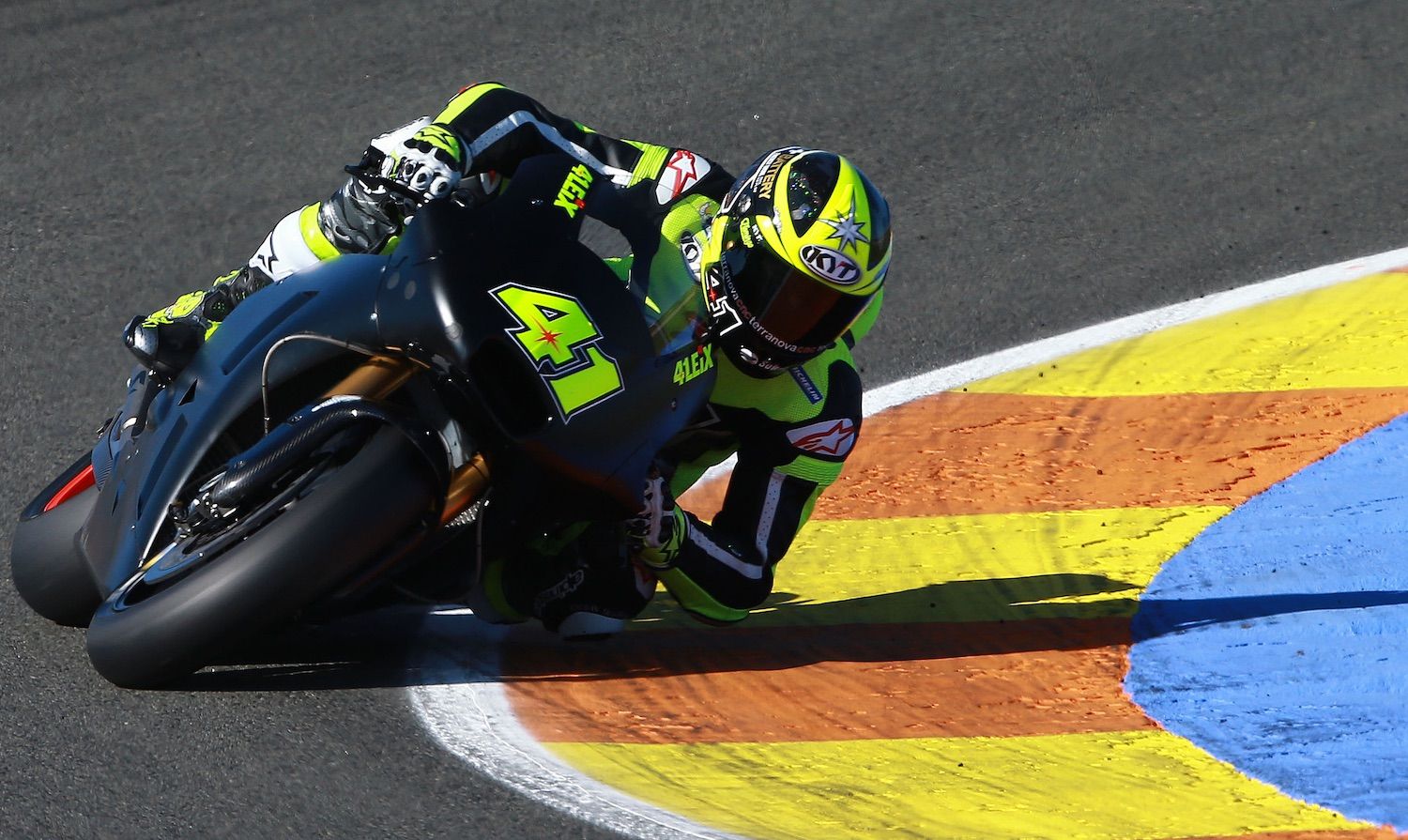 Michelin, sorprendidos por el rendimiento de Aprilia y Aleix Espargaró