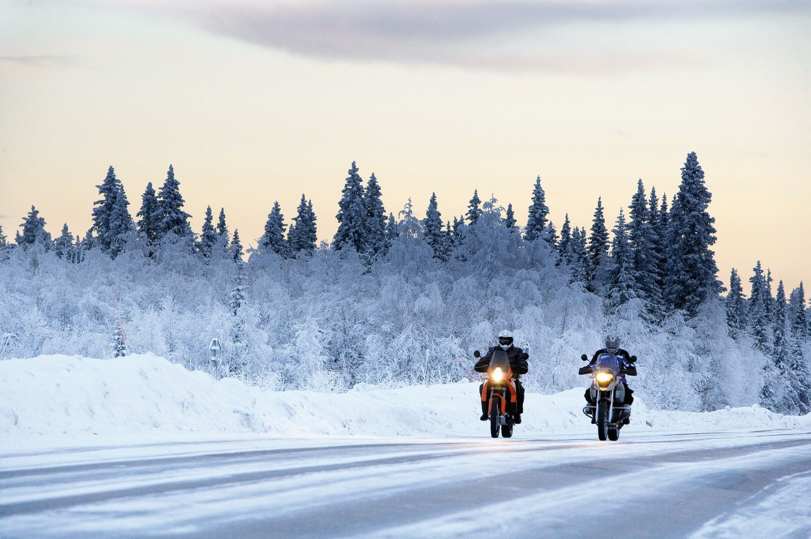 Cómo elegir el mejor equipamiento para montar en moto en invierno