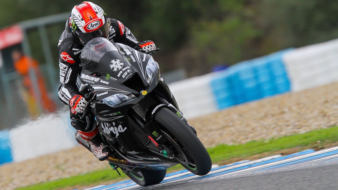 Jonathan Rea bate a todas las MotoGP y mejora la pole de Valentino Rossi
