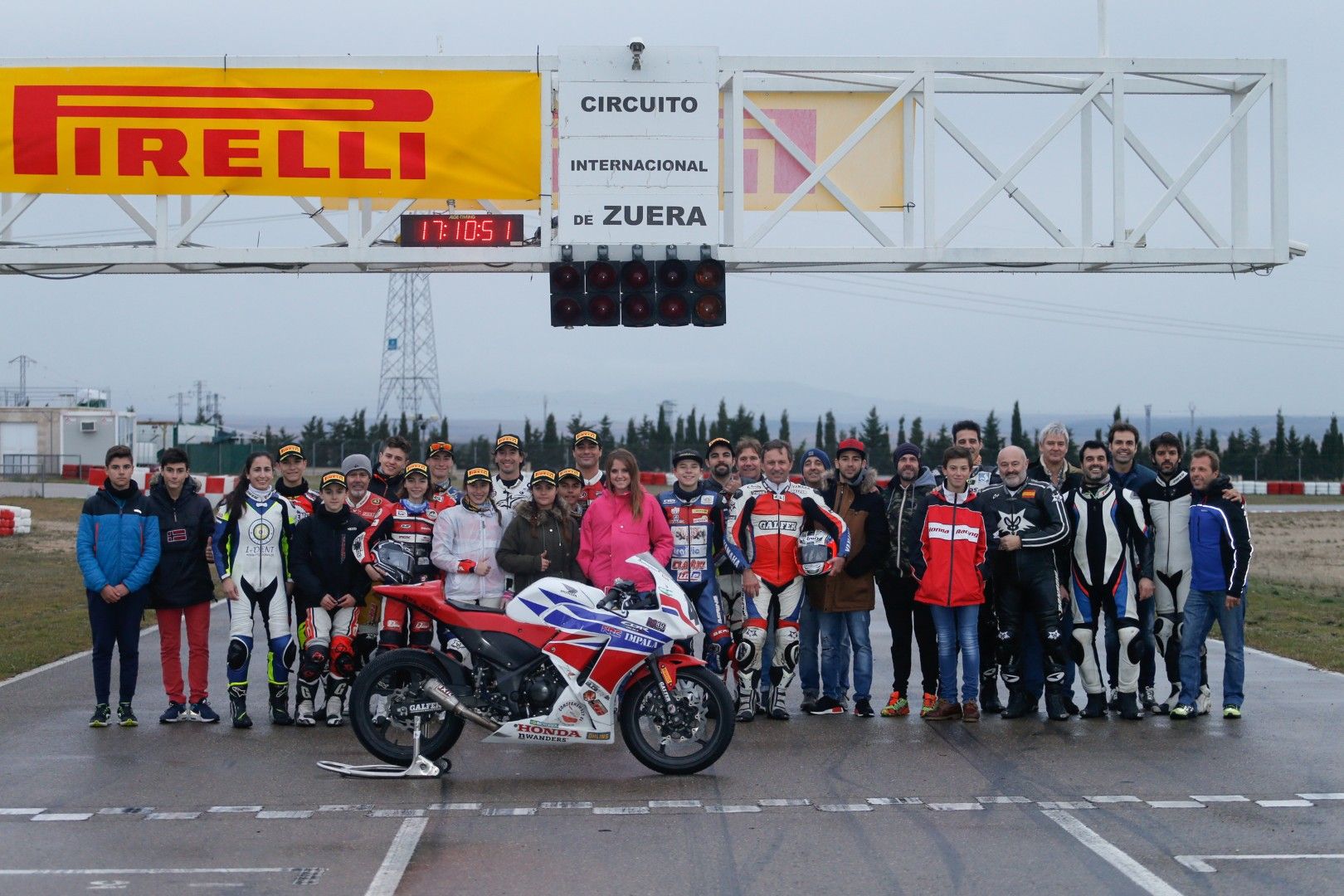 Honda Junior & Legend, jóvenes promesas vs pilotos de leyenda vs periodistas