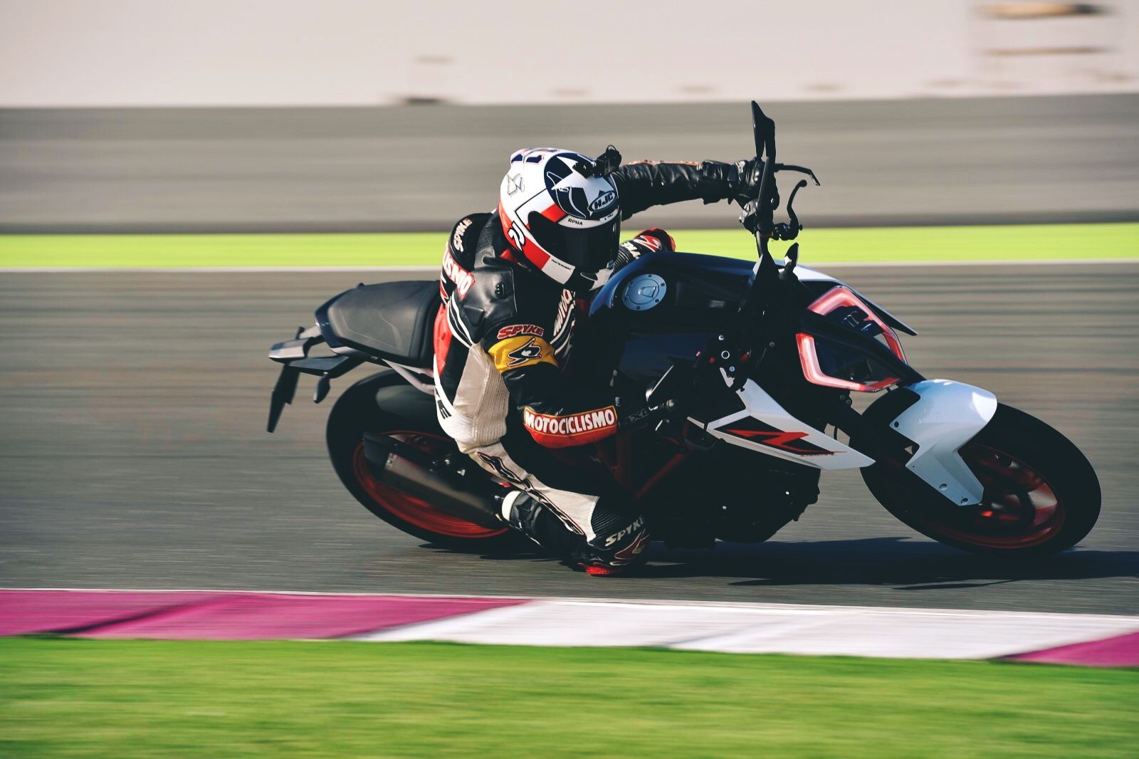 KTM 1290 Super Duke R 2017, prueba, precio y ficha técnica