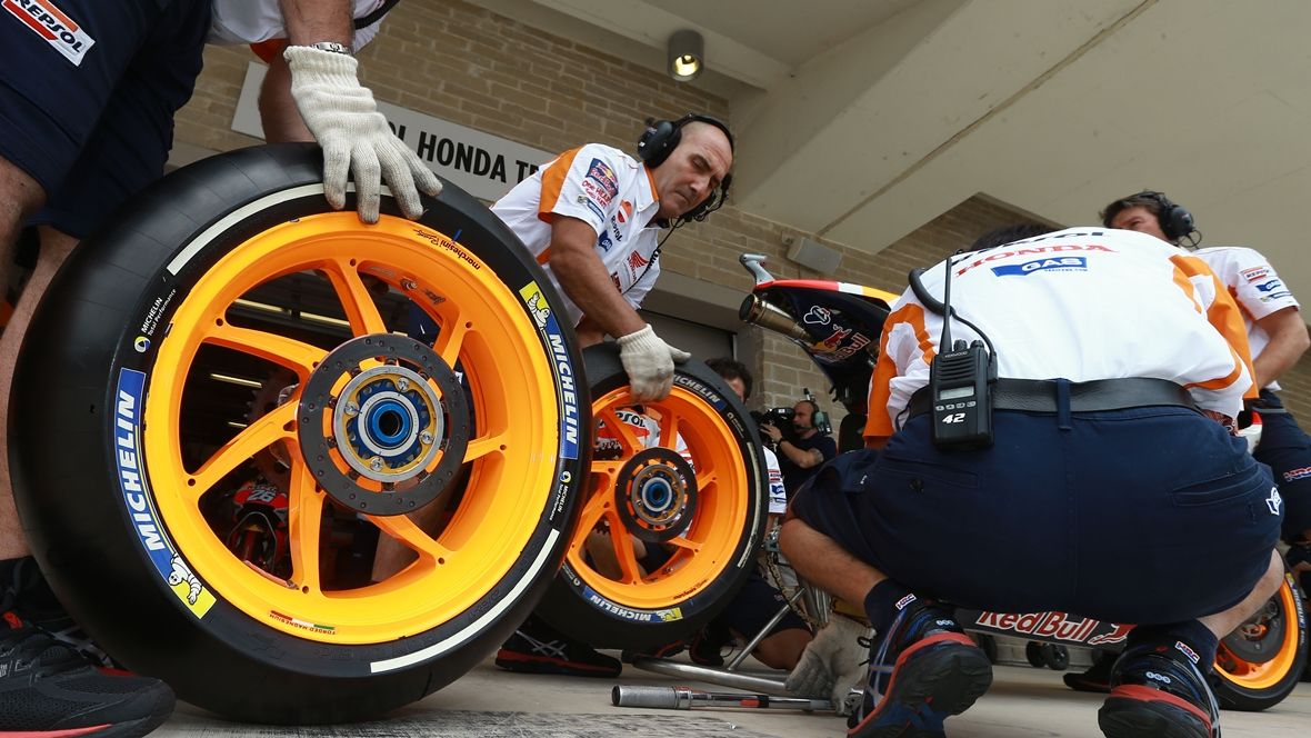 MotoGP y Michelin cambian el reglamento de neumáticos para 2017