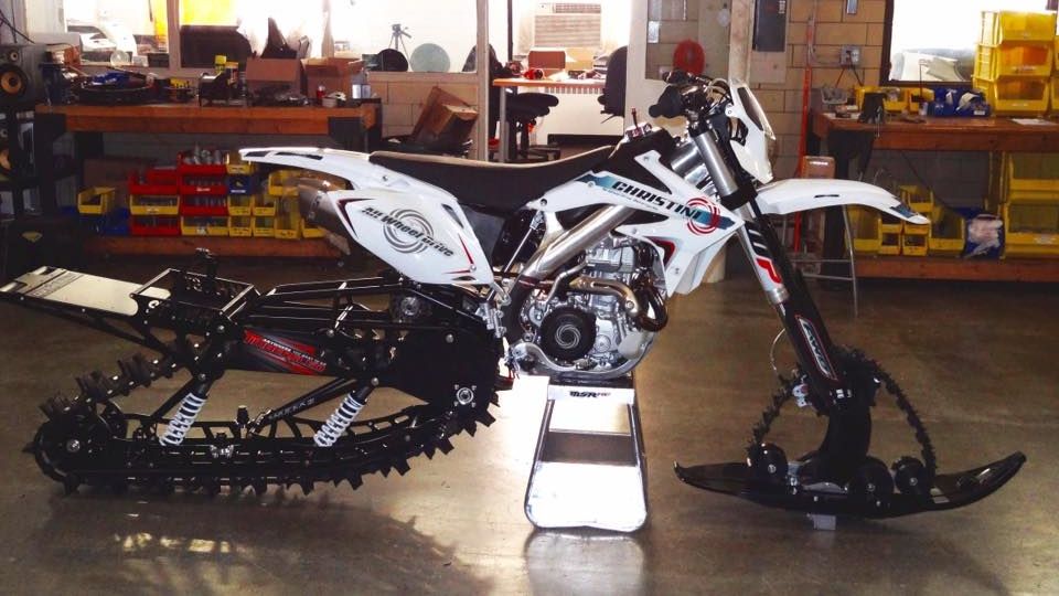 Christini te permite convertir una moto normal en una moto de nieve
