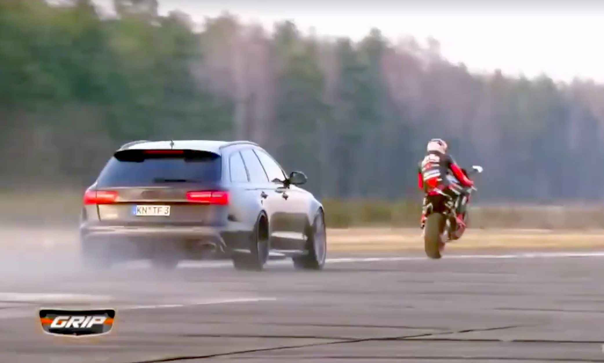 Audi RS6 800 CV vs Aprilia RSV4 con Stefan Bradl, hagan sus apuestas