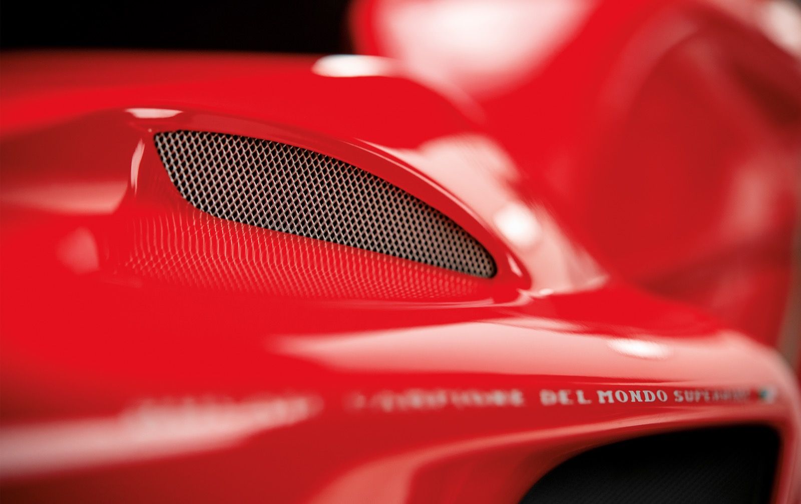 330 páginas de espectacular diseño Ducati y fotografía