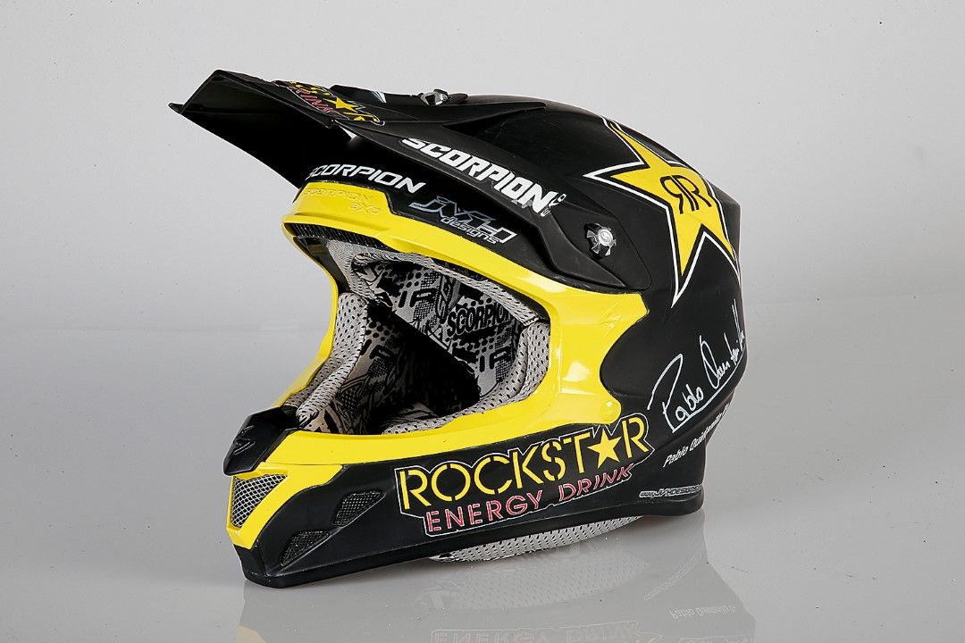Gana el casco y la camiseta oficiales de Pablo Quintanilla