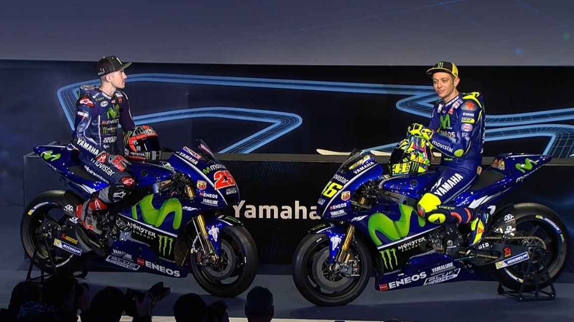 Valentino Rossi y Maverick Viñales ya posan con su nueva Yamaha YZF-M1 2017