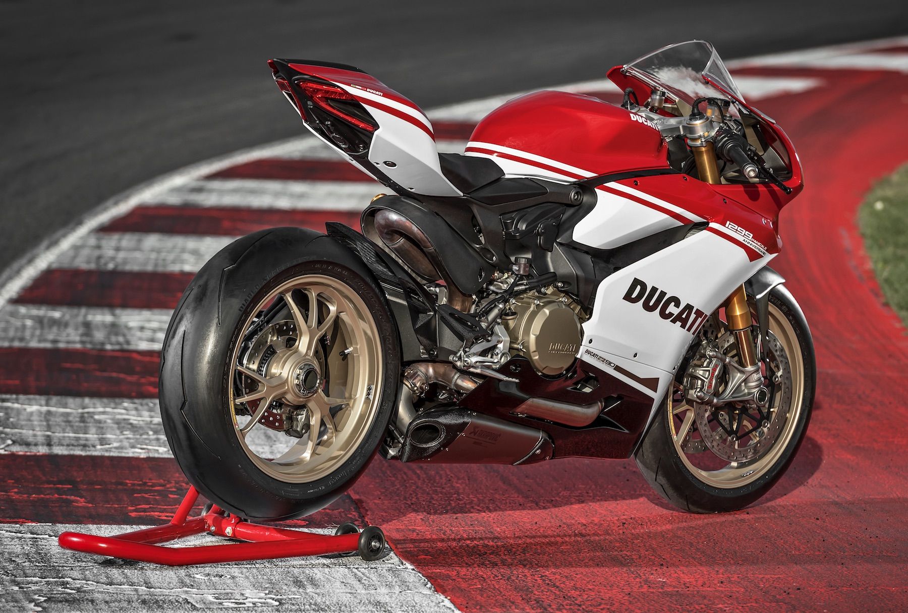 La nueva SBK de Ducati es 4 cilindros en V, dice Claudio Domenicali