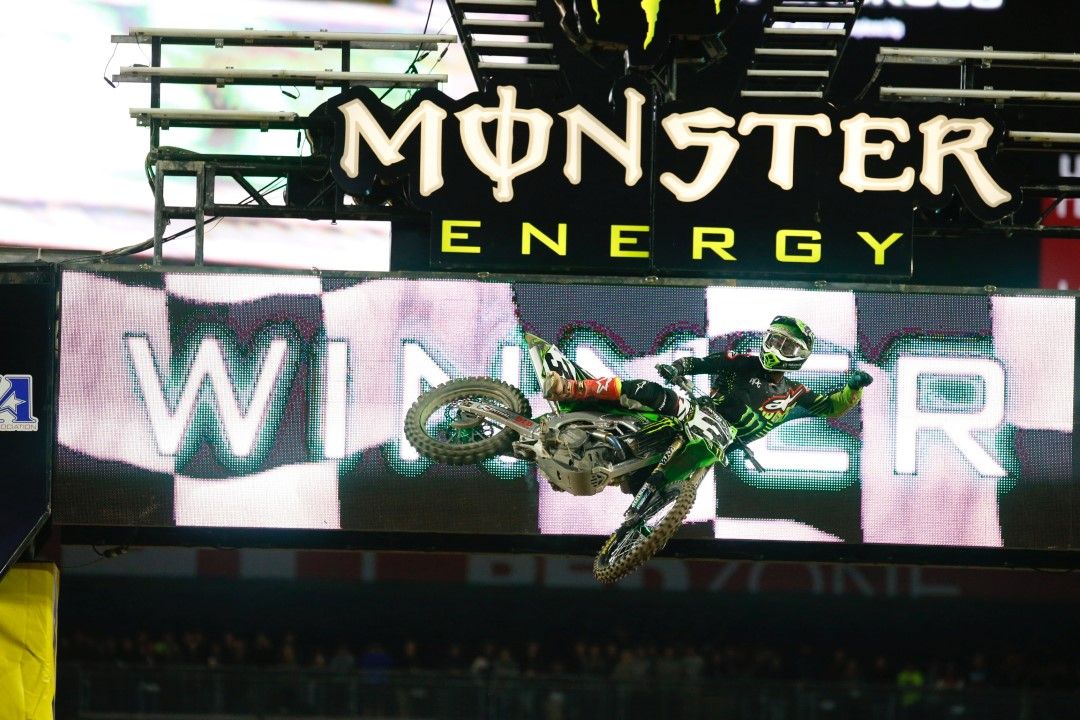 Eli Tomac reaparece y arrasa en el Supercross de Phoenix