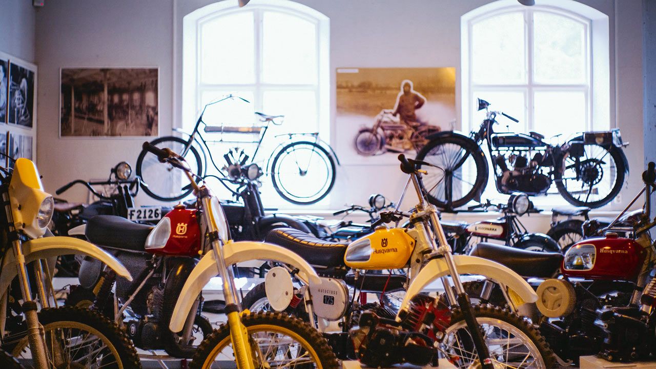 Visita al Museo Husqvarna, armas, máquinas de coser, jardinería y también motos