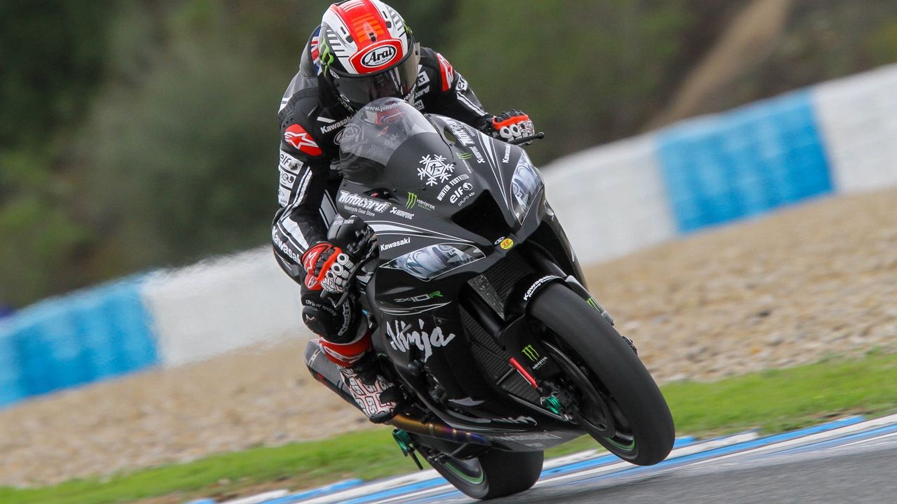 Jonathan Rea arrasa en seco y lidera en mojado en el test de Jerez