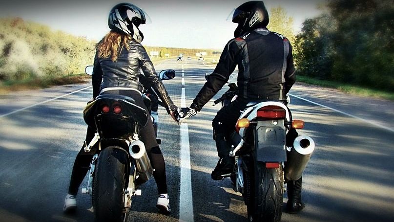 Nace 'Single Cylinders', una especie de 'First Dates' para moteras y moteros