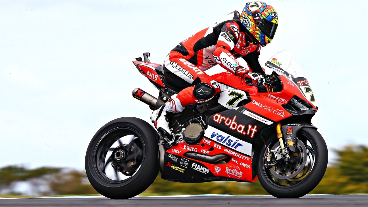 Chaz Davies lidera los libres de Australia ante Jonathan Rea y Xavi Forés