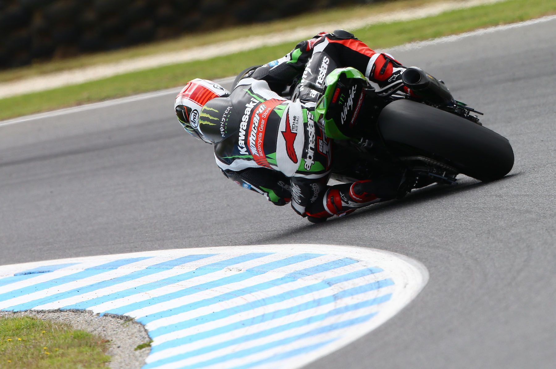Jonathan Rea gana una épica primera carrera de SBK 2017