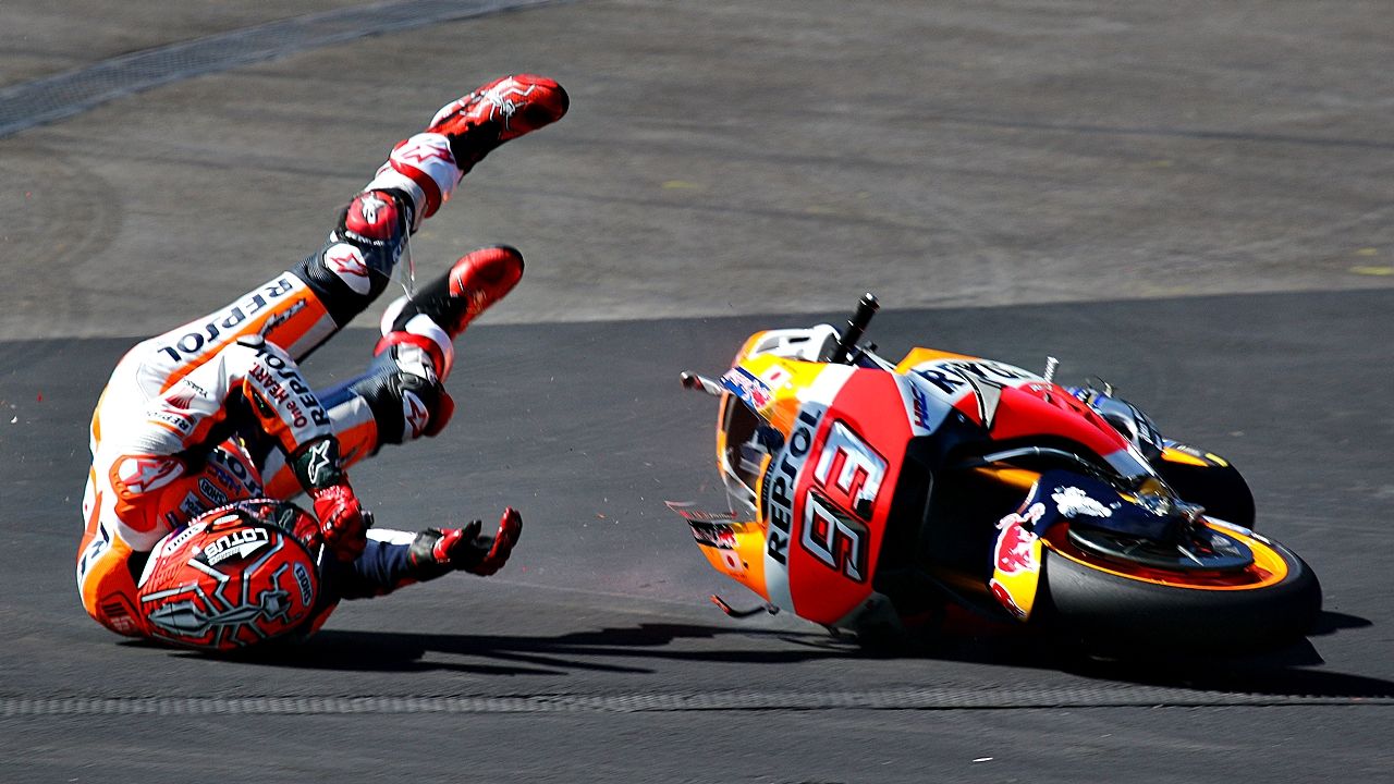 Los problemas de hombro de Marc Márquez, posibles consecuencias y la hipotética cirugía