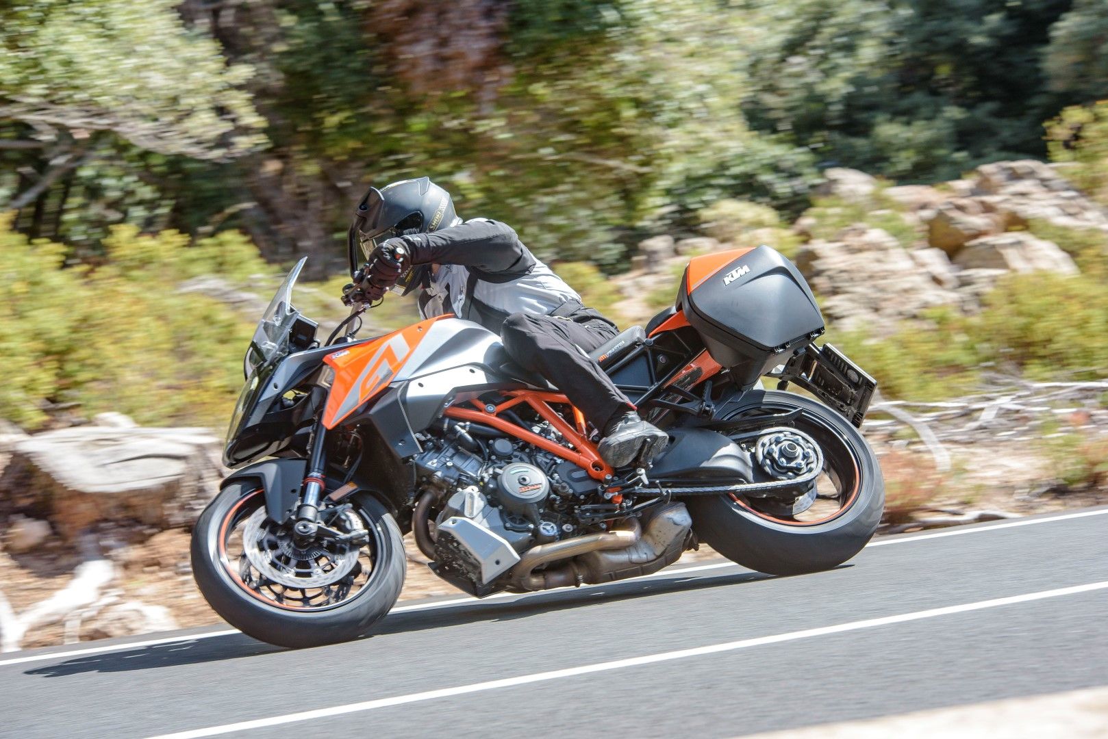 KTM llama a revisión a la 1290 Super Duke GT