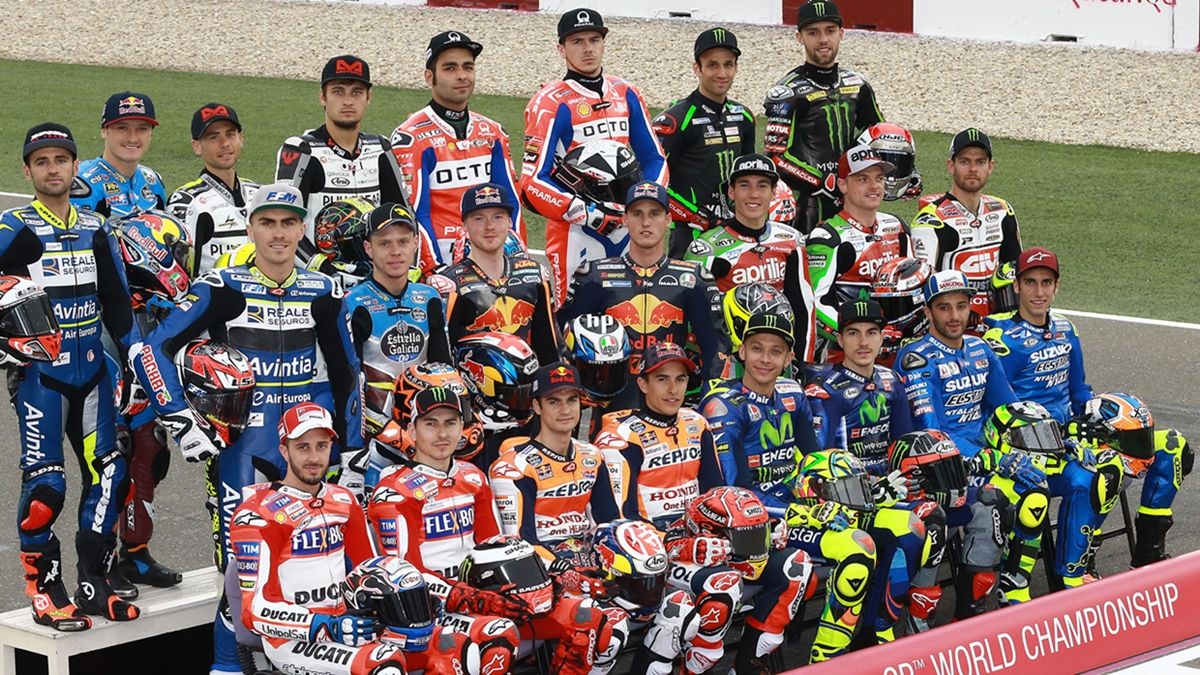 Los 23 pilotos de MotoGP 2017 ya se han hecho la tradicional foto de familia