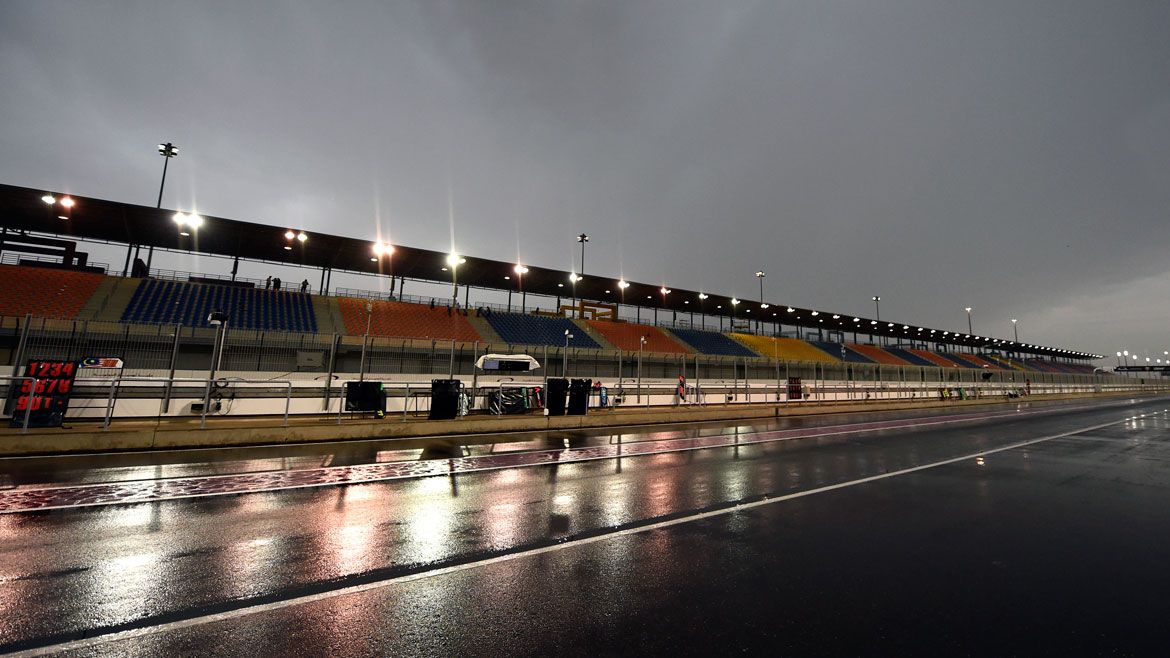 Cancelados los entrenamientos de Qatar. Maverick Viñales pole en MotoGP