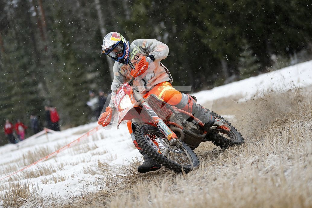 Finlandia y la nieve protagonistas de un atípico comienzo del Mundial de Enduro