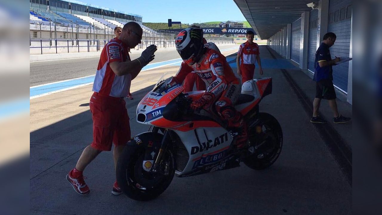 Test Ducati MotoGP en Jerez, sin caídas y Jorge Lorenzo probando el carenado “Hammerhead”