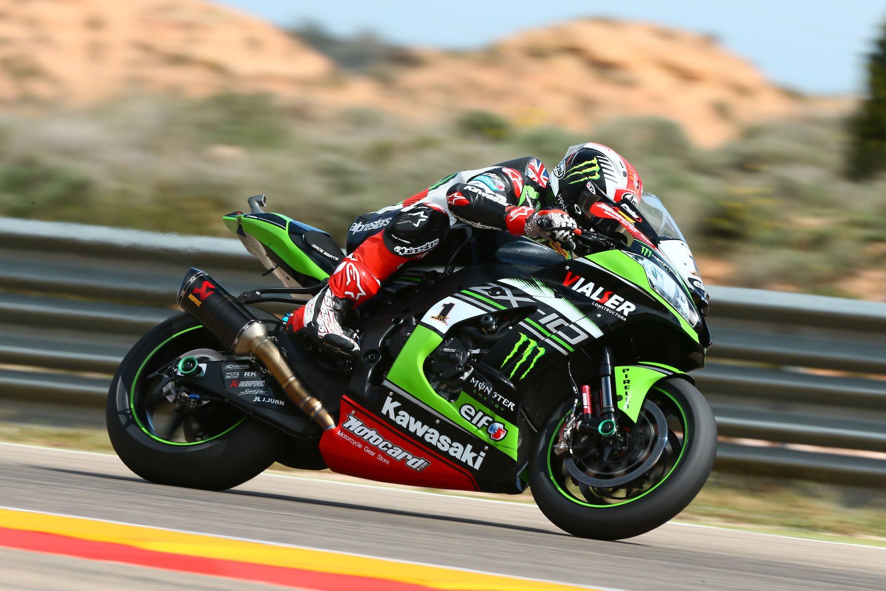 Jonathan Rea suma su quinta victoria tras un duelo con Chaz Davies que acabó en caída