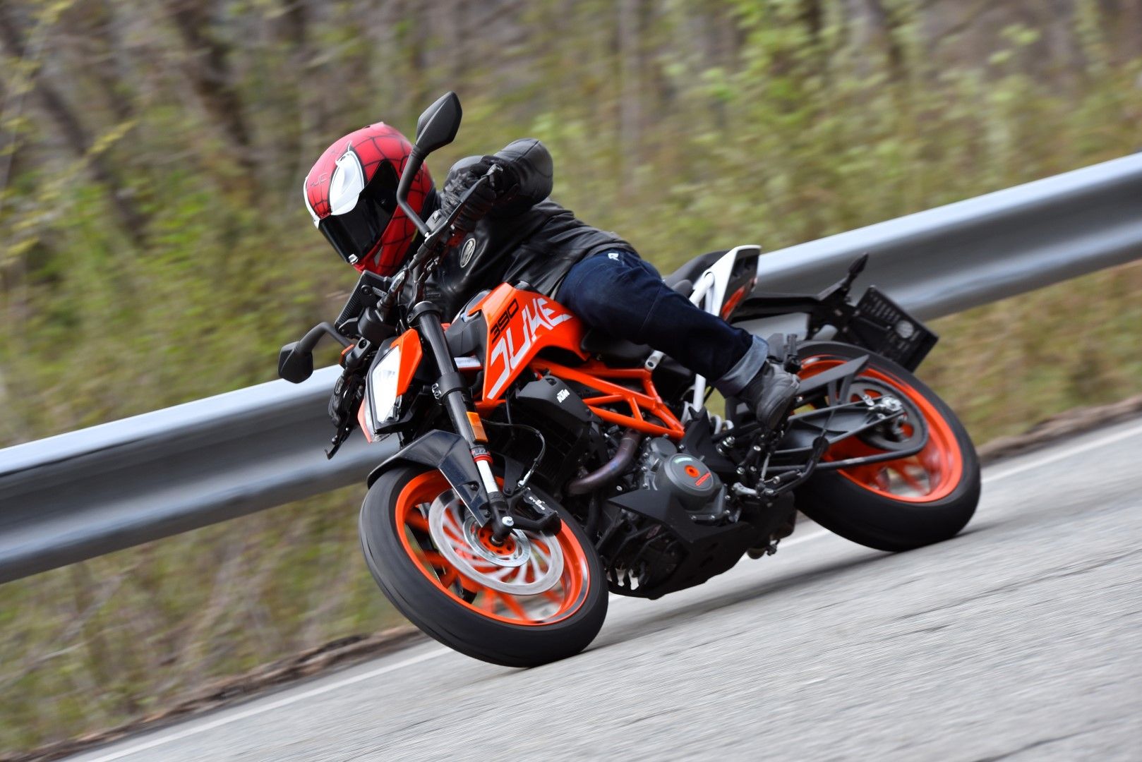 KTM 125 y 390 Duke 2017 : prueba, ficha técnica y primeras impresiones