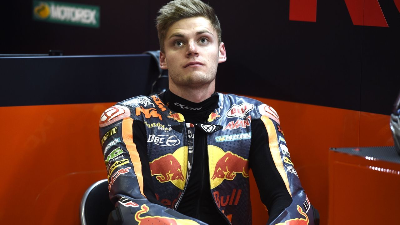 Brad Binder corrió en Argentina con el brazo roto y tendrá que volver a operarse