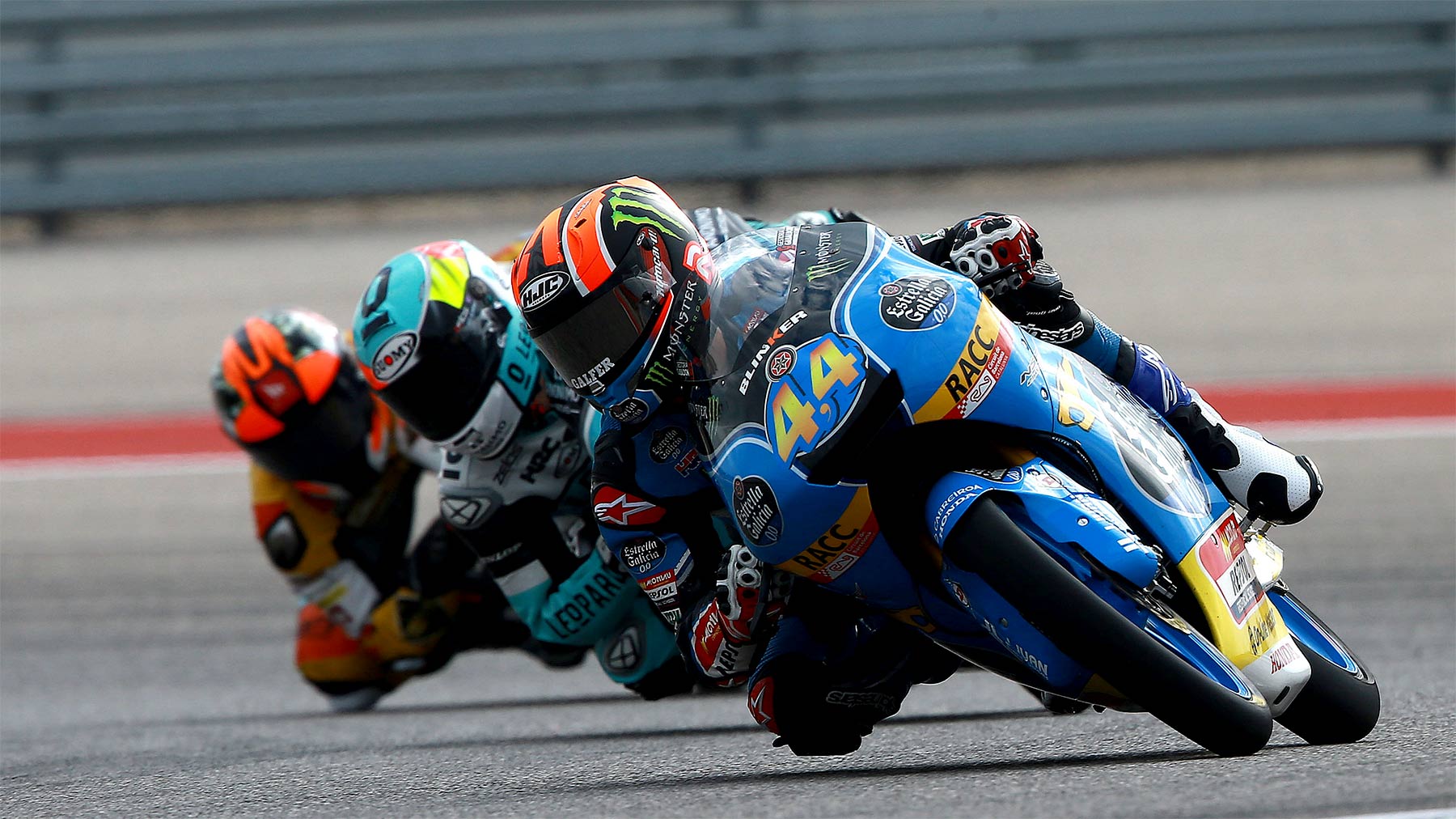 Arón Canet mete un mundo a sus rivales en los libres de Moto3