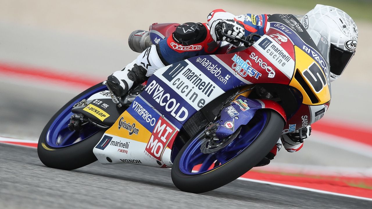 Romano Fenati desquicia a Arón Canet en Austin y vuelve a ganar en Moto3