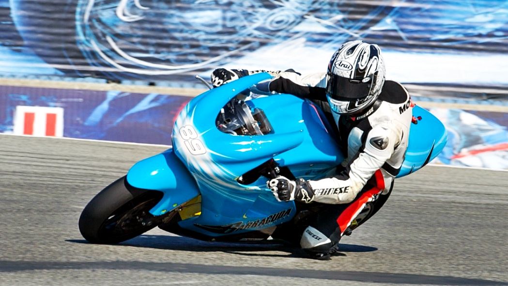 Loris Capirossi prueba una moto eléctrica para su inclusión el Mundial de MotoGP 2019