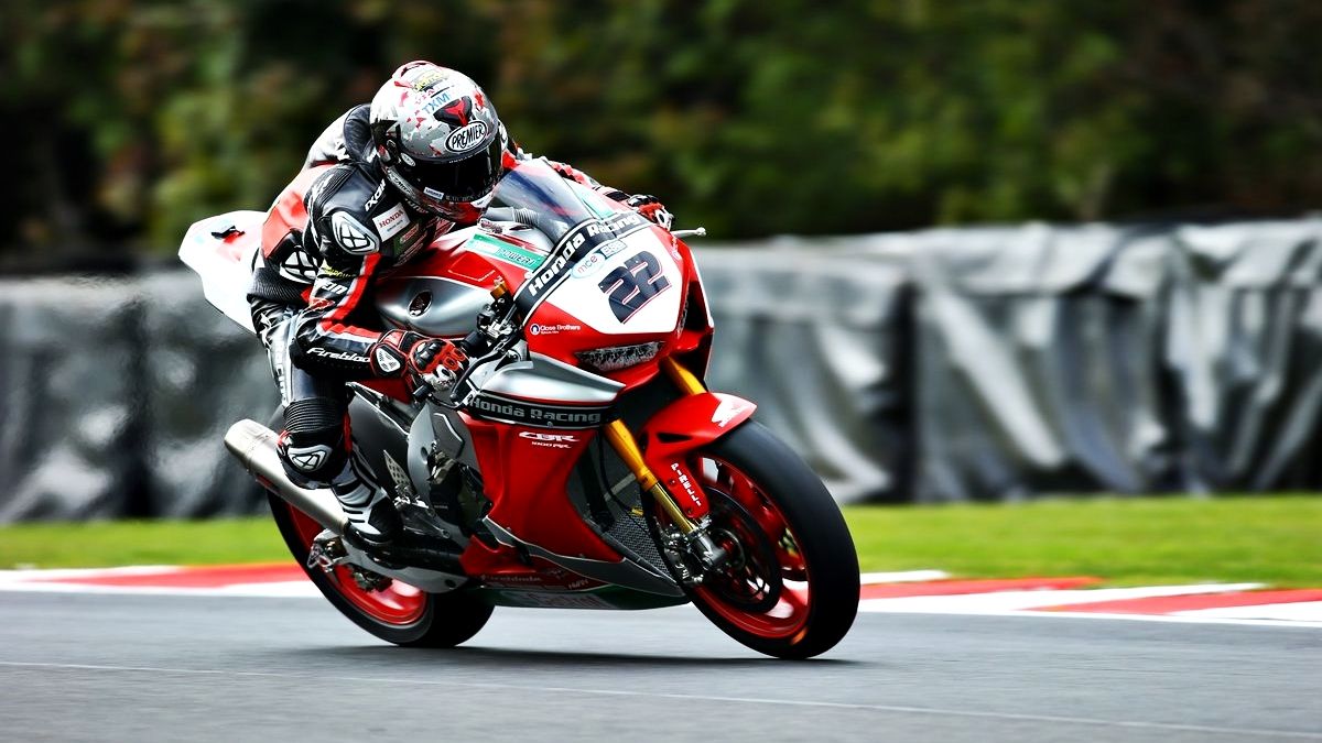 Un soplo de esperanza para Honda, la nueva Fireblade por fin sube al podio
