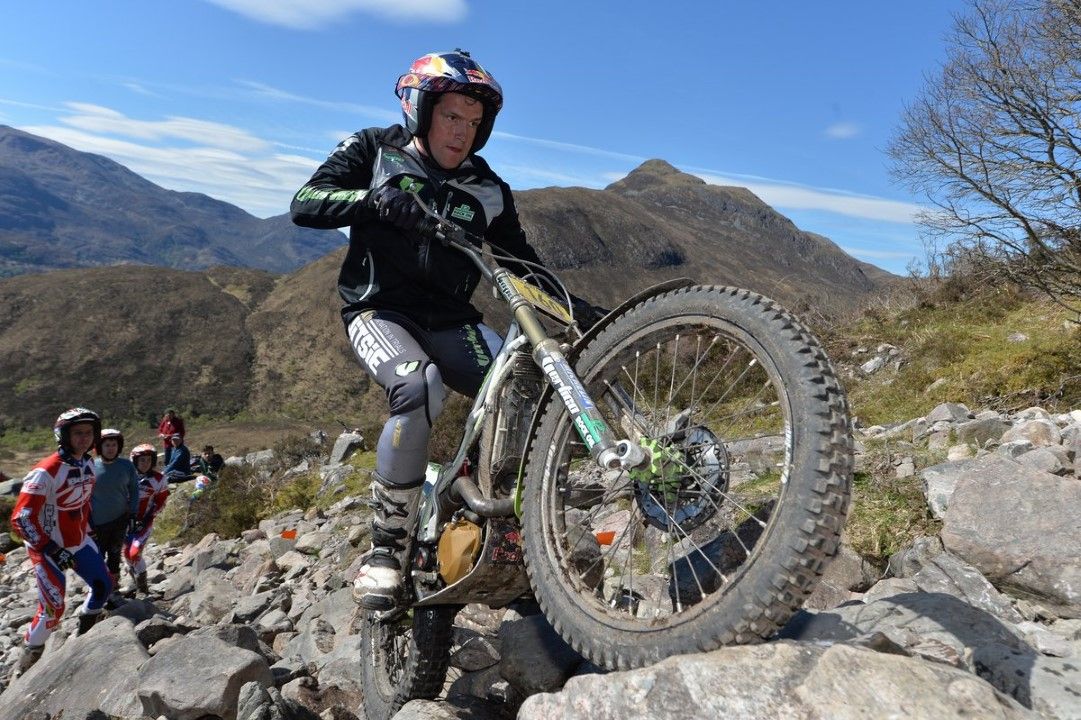 Victoria 11 de Doug Lampkin en los Seis Días de Escocia de Trial