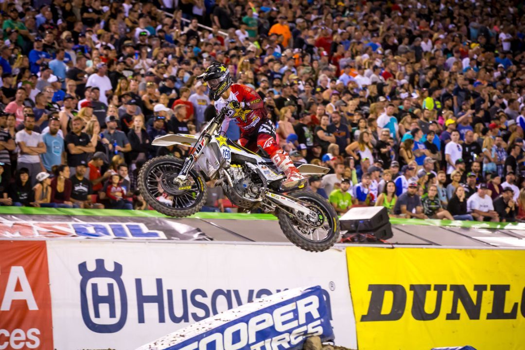 En la última vuelta, Zach Osborne arrebata a Joey Savatgy el titulo de SX 250