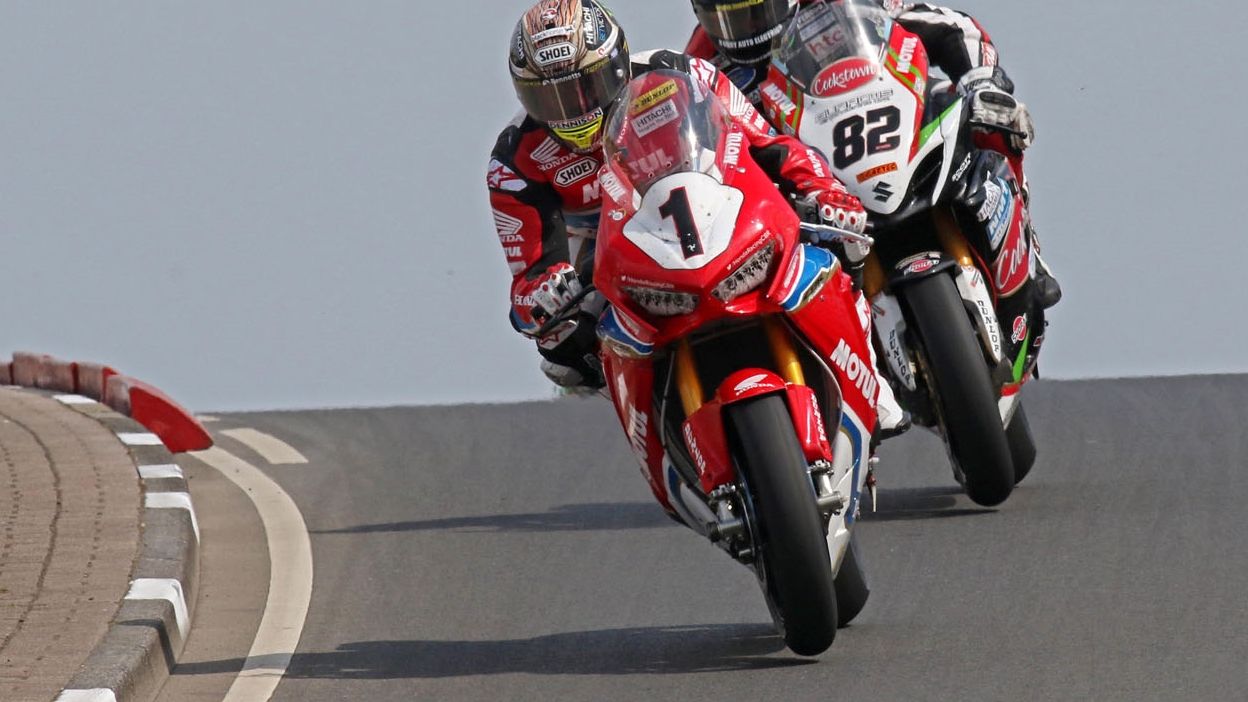 John McGuinness, adiós al TT al fracturarse tibia, peroné, 4 vértebras y 3 costillas