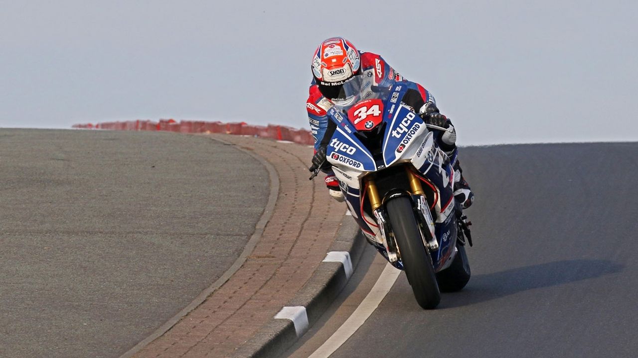 Alastair Seeley gana su 18ª North West 200 y Martin Jessopp se estrena con un doblete