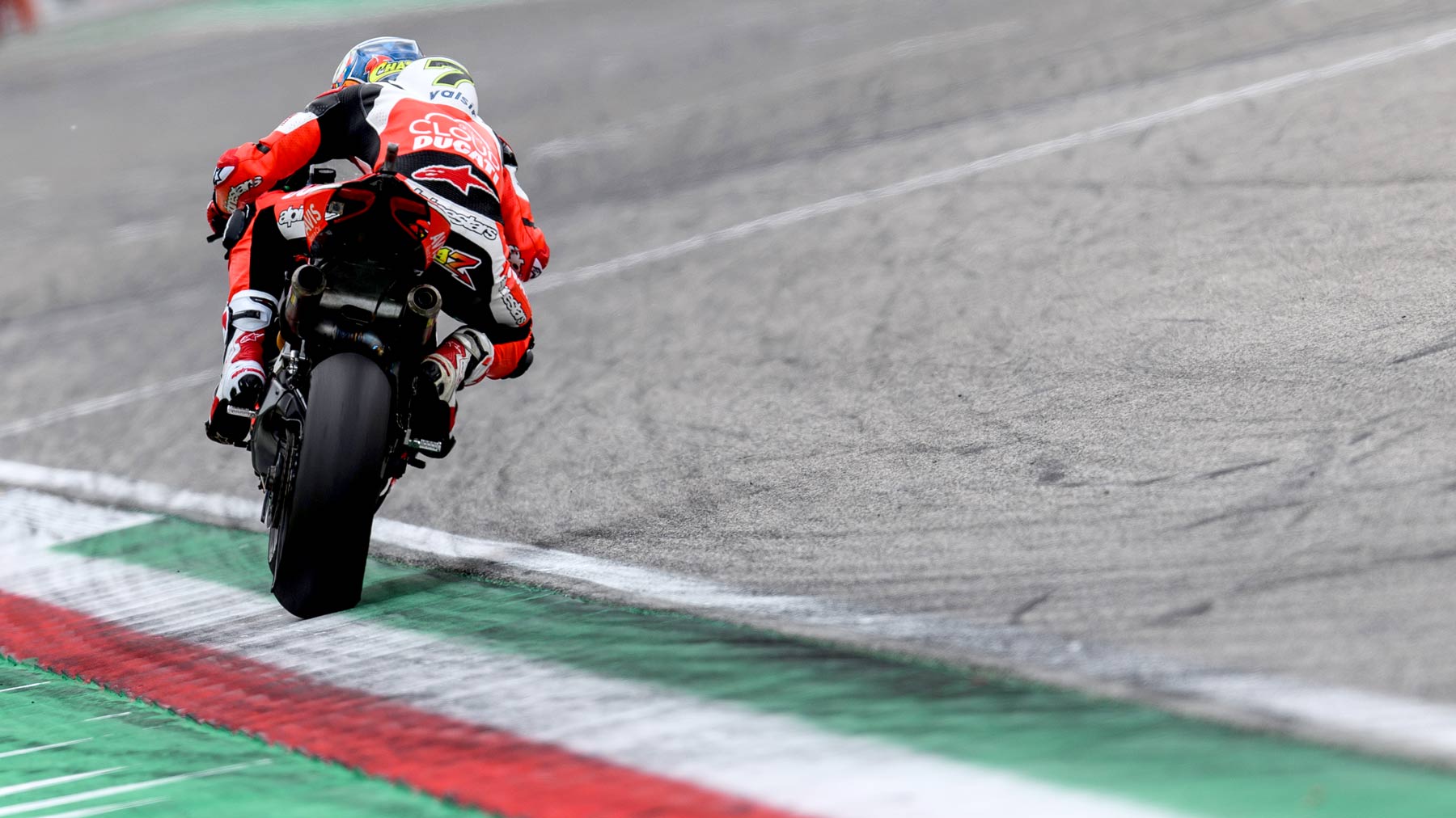 Chaz Davies marca la pole position en Imola por sólo 32 milésimas