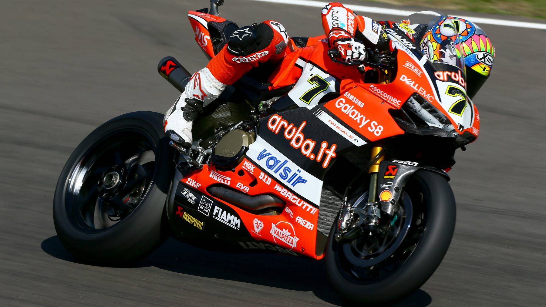 Chaz Davies arrasa en Imola en una carrera acortada por bandera roja