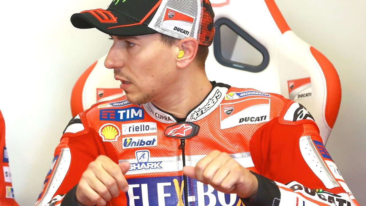 Jorge Lorenzo llama “maleducado” a Jack Miller, y dice que “Dios le ha cogido con pinzas”