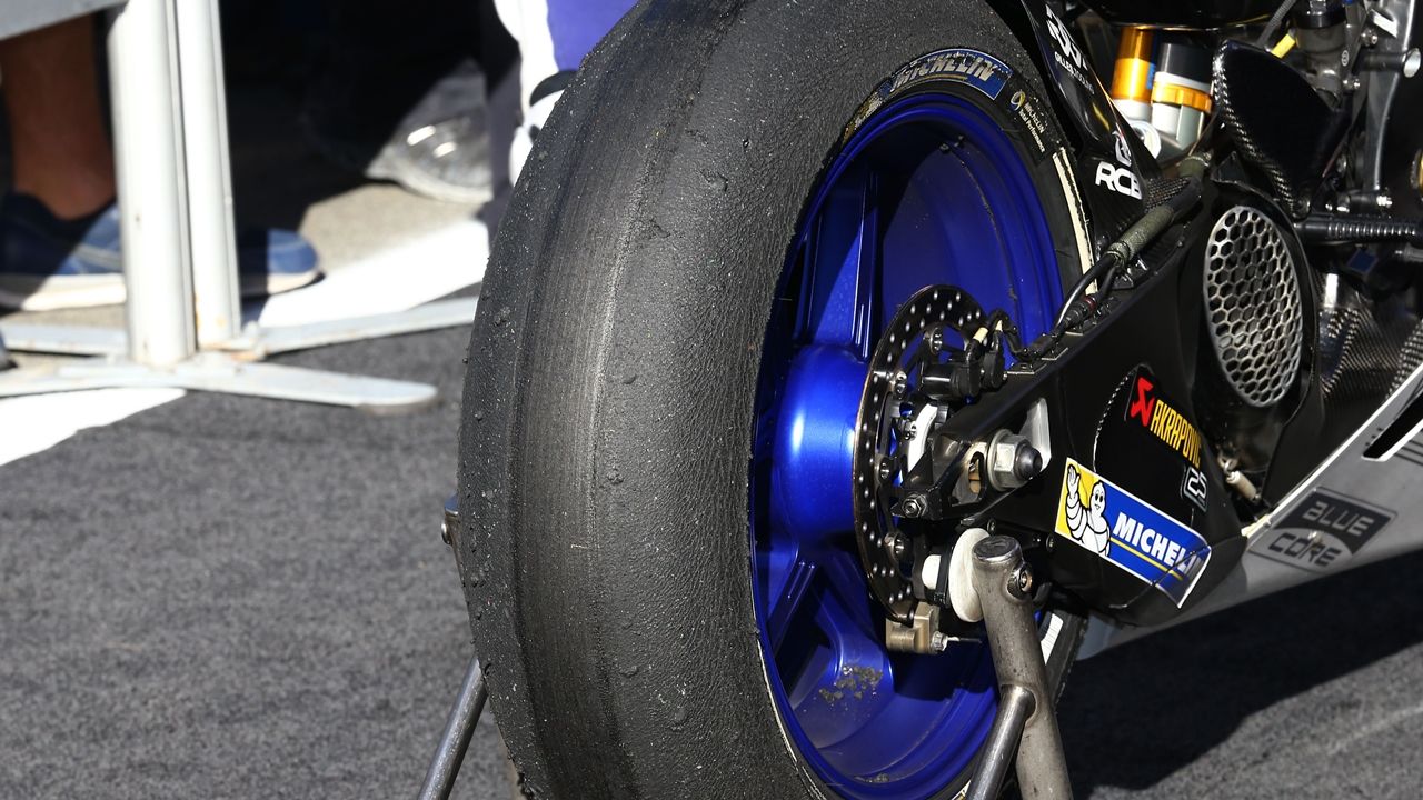 Michelin da un paso atrás y volverá al neumático 2016 en Mugello