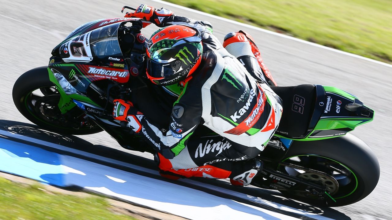 Tom Sykes se lleva 'su' pole en Donington ante Jonathan Rea