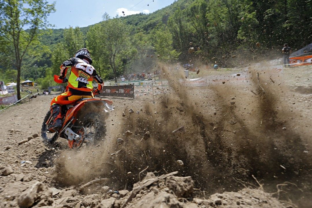 Josep García arrasa en Italia en el Mundial de Enduro E2 y es líder