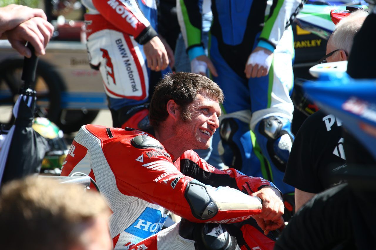 Guy Martin: “Estoy cabreado con la moto, sí… pero sólo necesita tiempo”