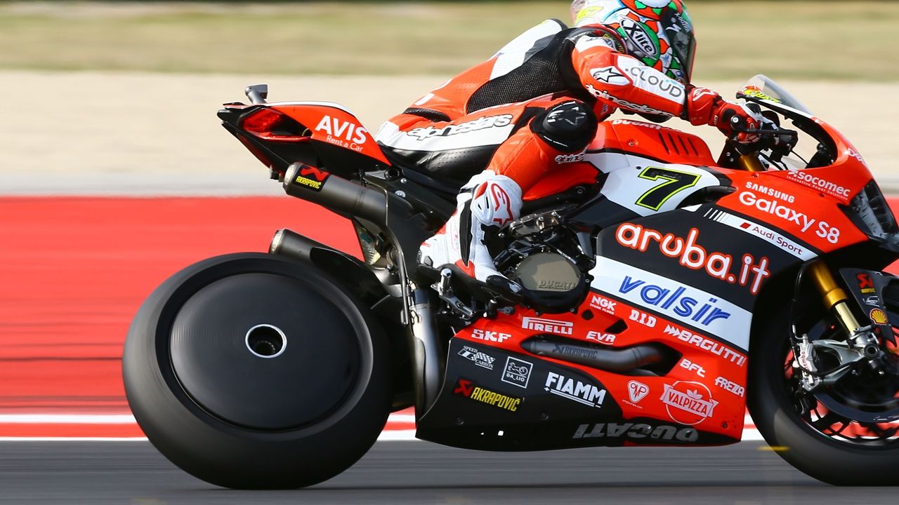 Ducati prueba esta curiosa llanta lenticular en SBK