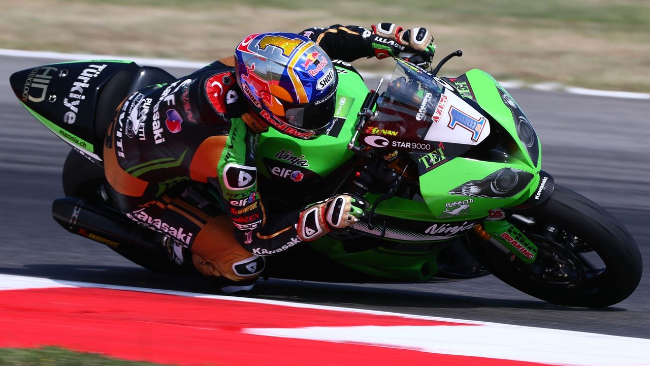 Kenan Sofuoglu bate a Jules Cluzel en Misano y acaricia el liderato de Supersport